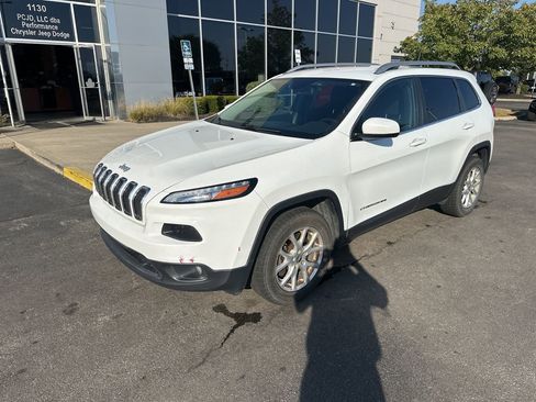 Used 2017 Jeep Cherokee Latitude w/ Cold Weather Group image 7