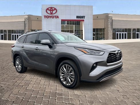 New 2026 Toyota Highlander Platinum image 8