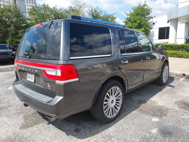 Used 2017 Lincoln Navigator Select RWD image 6