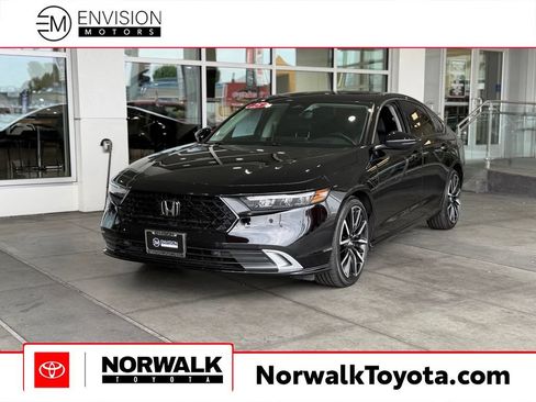 Used 2025 Honda Accord Touring image 1