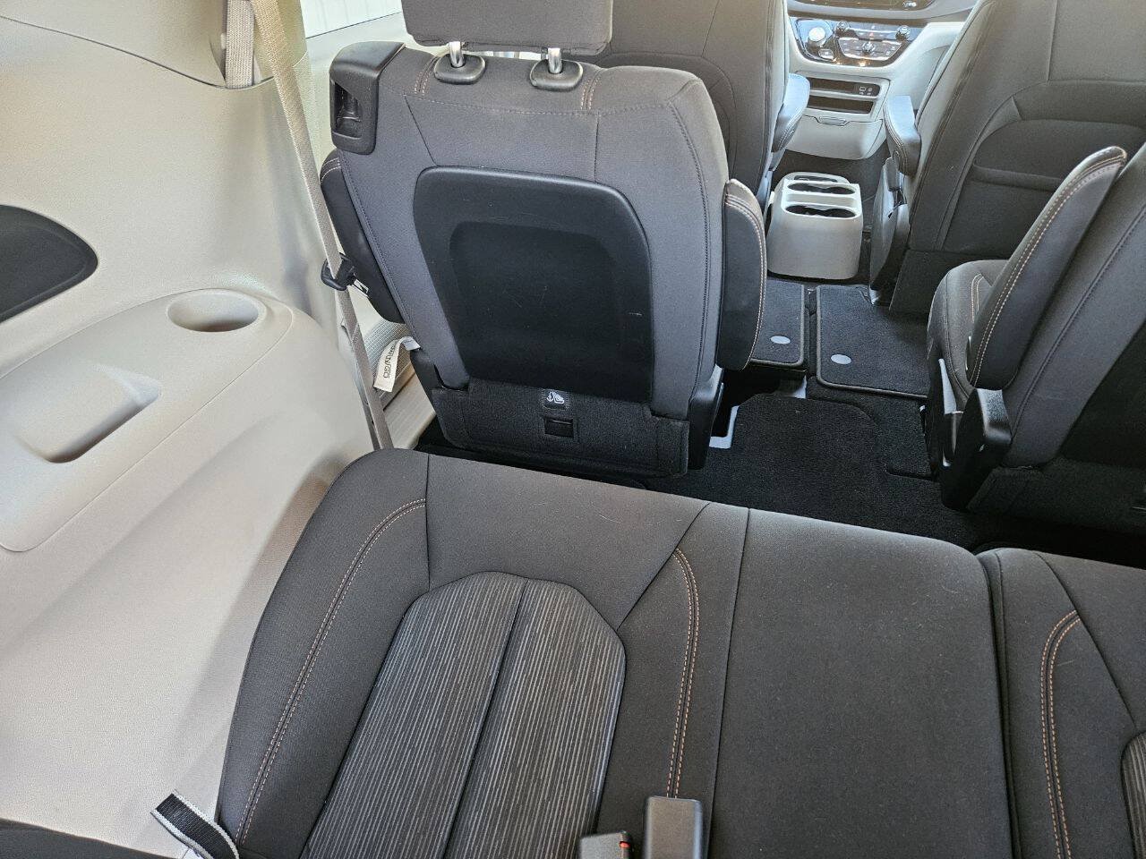 Used 2017 Chrysler Pacifica Touring FWD image 5