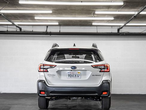 Used 2023 Subaru Outback Premium AWD/4WD image 4
