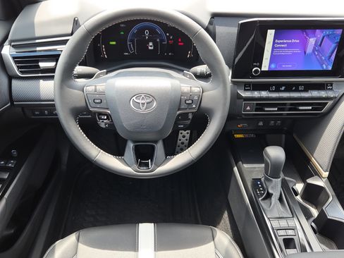 Used 2026 Toyota Camry SE FWD image 14