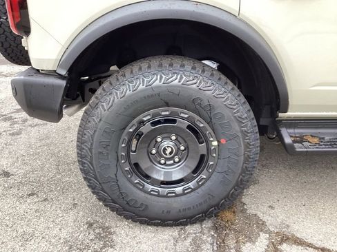 New 2025 Ford Bronco Outer Banks w/ Sasquatch Package image 9