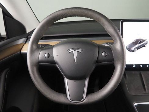 Used 2023 Tesla Model Y Long Range AWD/4WD image 17