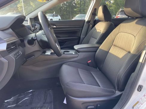 Used 2025 Nissan Altima 2.5 SV FWD image 16