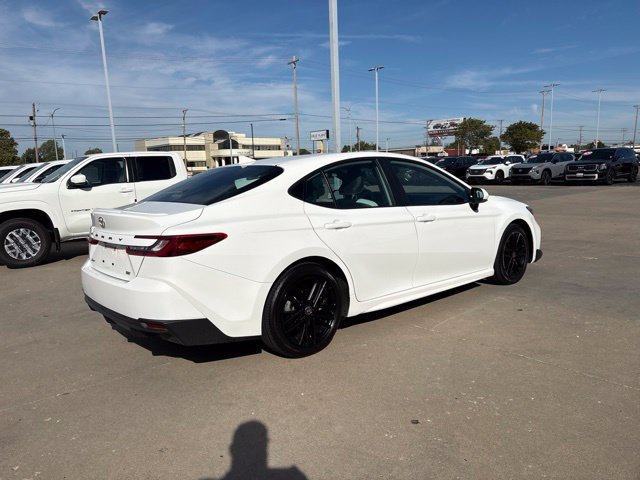 Used 2025 Toyota Camry SE FWD image 3