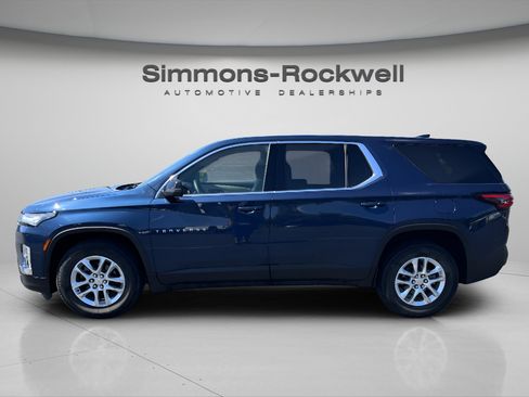 Used 2023 Chevrolet Traverse LS AWD/4WD image 2
