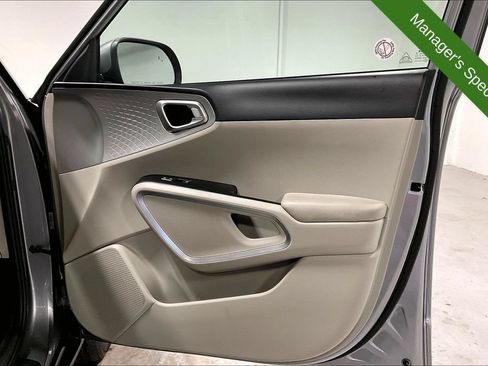Used 2025 Kia Soul LX w/ LX Technology Package FWD image 22