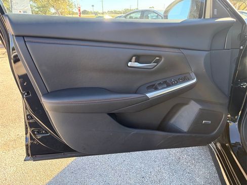 Certified 2025 Nissan Sentra SR w/ SR Premium Package image 18