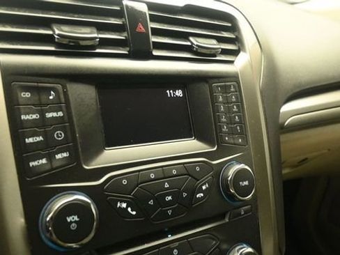 Certified 2018 Ford Fusion SE FWD image 16