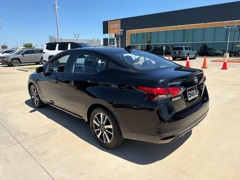 Used 2025 Nissan Versa SV FWD image 3