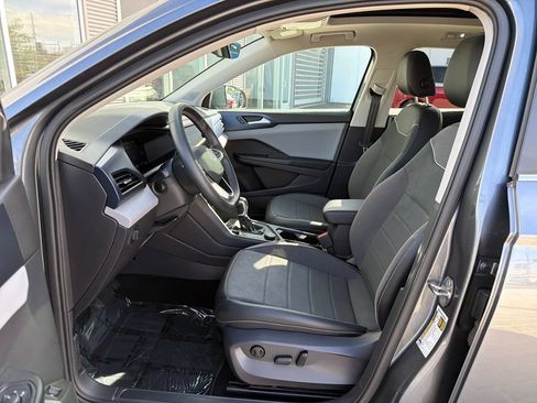Certified 2023 Volkswagen Taos SE w/ Panoramic Sunroof Package AWD/4WD image 11