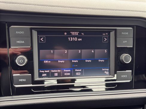 Used 2024 Volkswagen Jetta SE image 18