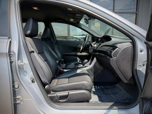 Used 2017 Honda Accord Sport image 18