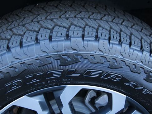 Certified 2024 GMC Canyon AT4 w/ AT4 Premium Package image 35