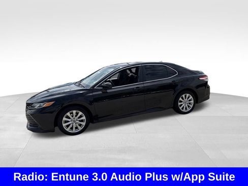 Used 2019 Toyota Camry LE FWD image 4