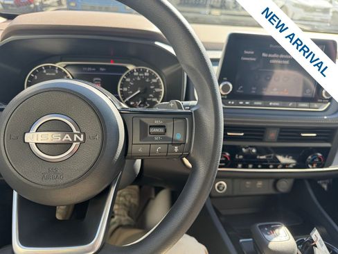 Used 2023 Nissan Rogue SV image 22