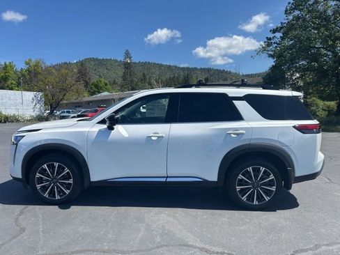 New 2026 Nissan Pathfinder Platinum AWD/4WD image 6
