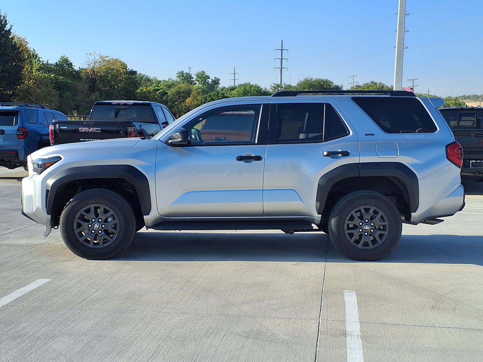 Used 2025 Toyota 4Runner SR5 AWD/4WD image 6