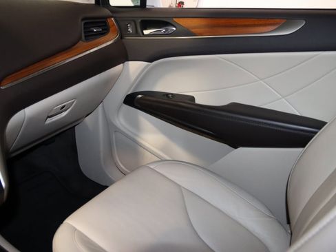 Used 2017 Lincoln MKC Select w/ Lincoln MKC Climate Package image 48