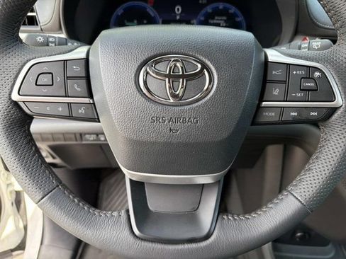Used 2026 Toyota Sienna Limited FWD image 19