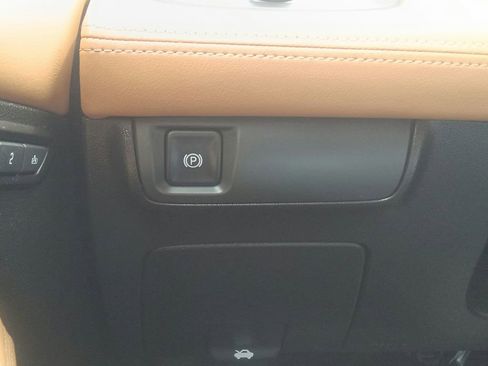 Used 2018 Buick LaCrosse Essence FWD image 28