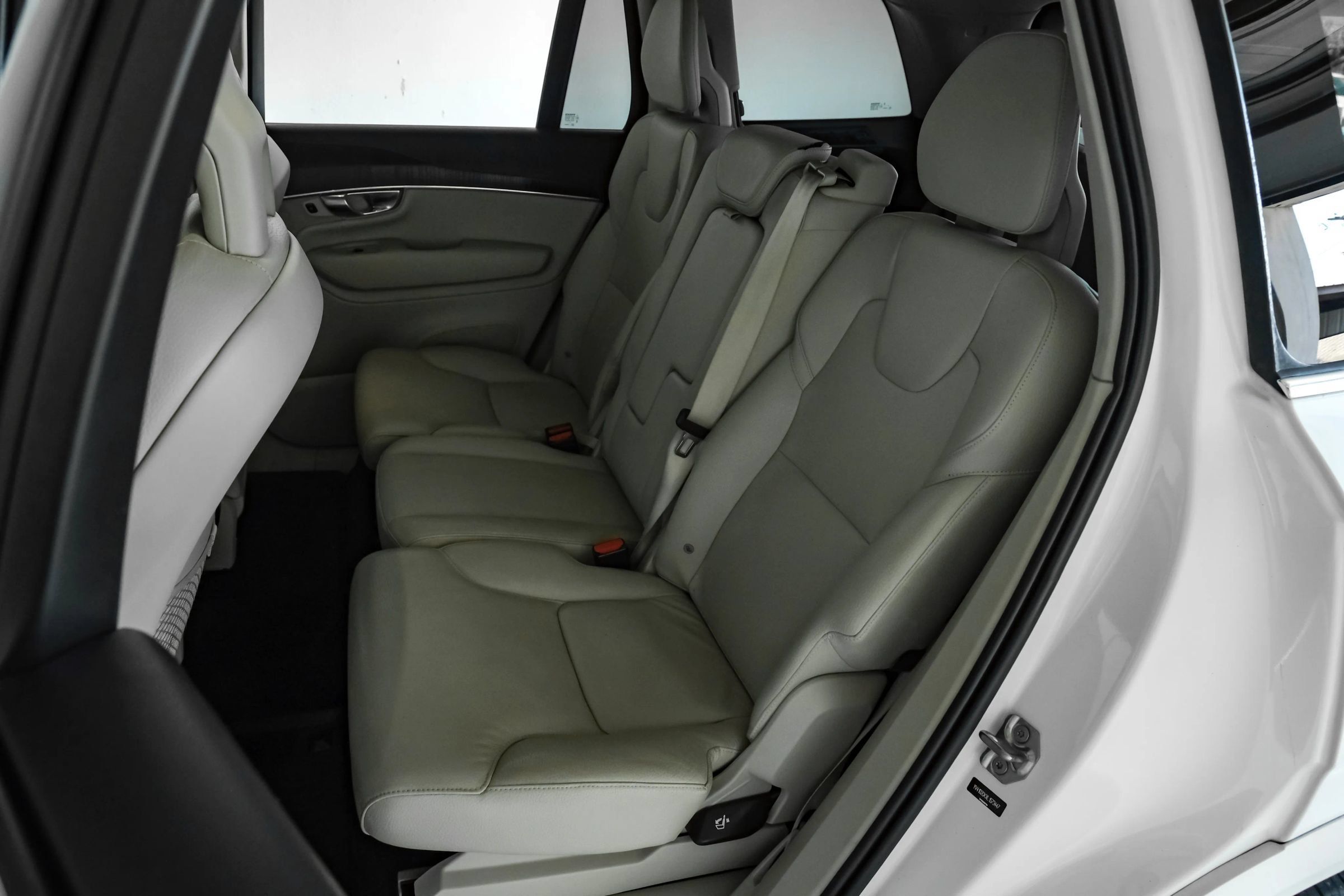 Used 2020 Volvo XC90 T5 Momentum w/ Protection Package Premier FWD image 30