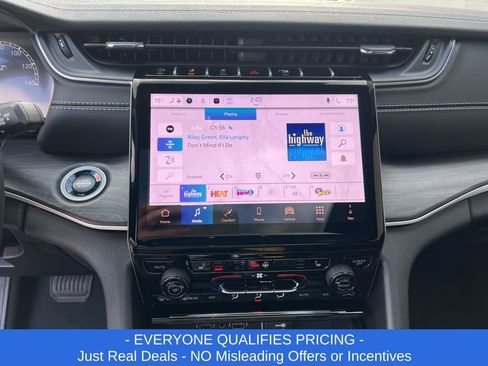 New 2025 Jeep Grand Cherokee Limited w/ Trailer Tow Package image 16