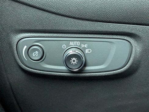 Used 2023 Chevrolet Equinox RS image 36