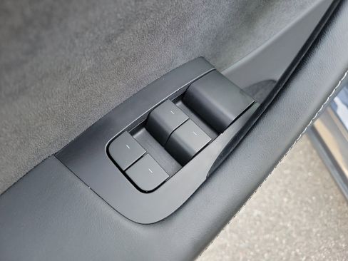 Used 2023 Tesla Model Y Long Range image 22