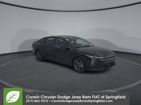 Used 2025 Kia K4 FWD image 3