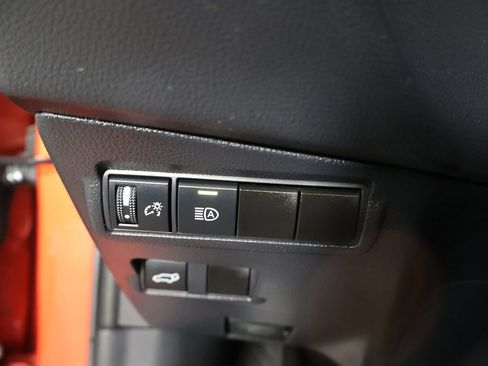 Used 2025 Toyota Corolla Cross XLE image 35