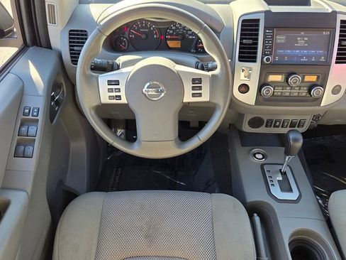 Used 2021 Nissan Frontier SV w/ Midnight Edition Floor Mats image 12