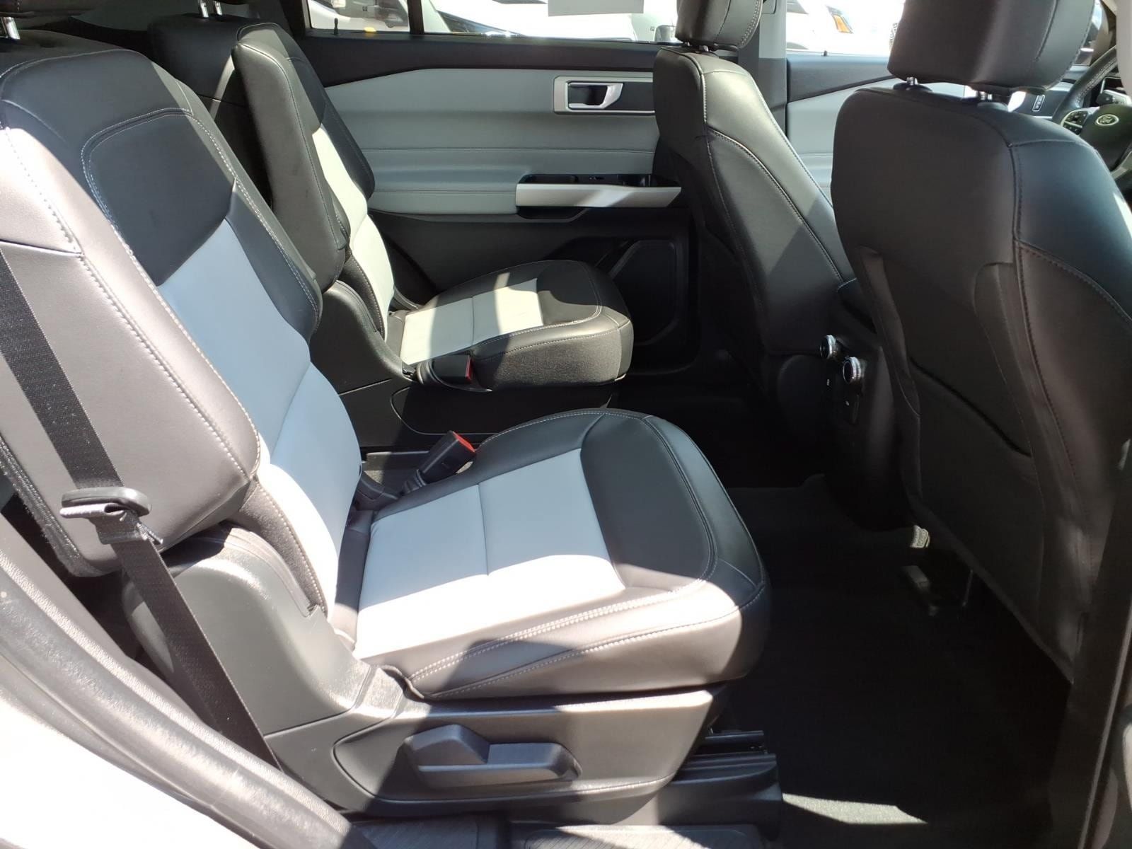 Used 2023 Ford Explorer XLT w/ Equipment Group 202A AWD/4WD image 28