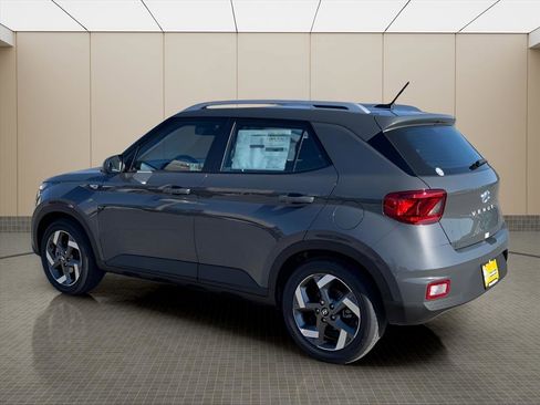 Certified 2025 Hyundai Venue SEL image 4
