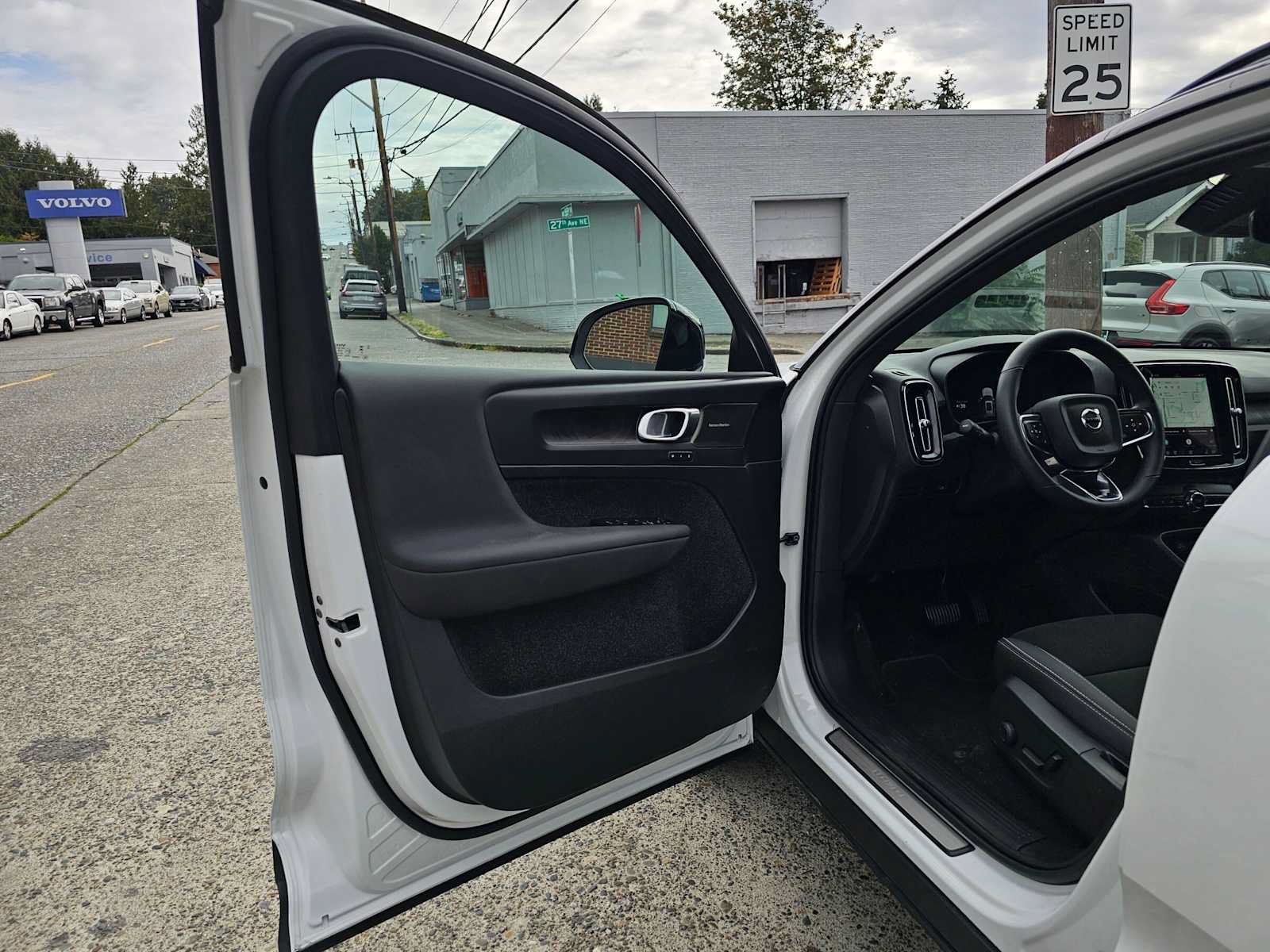Used 2023 Volvo XC40 Recharge Ultimate AWD/4WD image 20