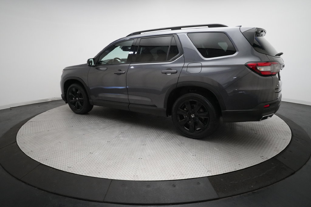 Used 2025 Honda Pilot Black Edition image 35