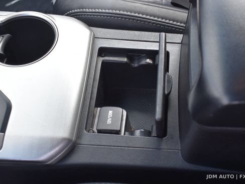 Used 2014 Toyota Camry SE w/ Moonroof Package image 32