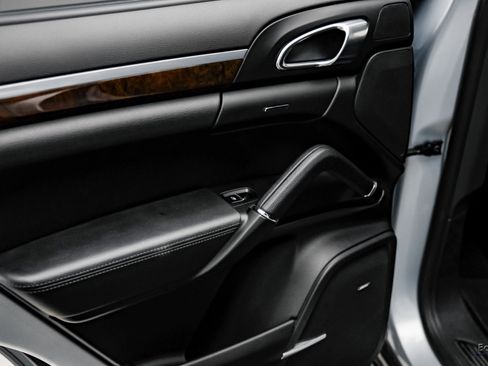 Used 2017 Porsche Cayenne S image 79