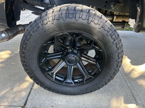 Used 2022 Ford F250 Lariat w/ Black Appearance Package image 9