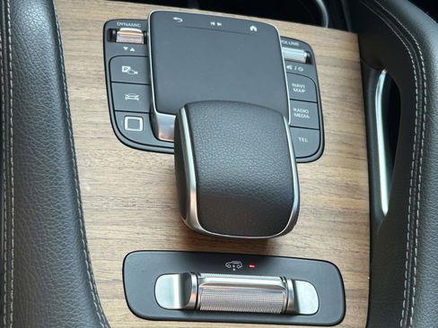 Used 2025 Mercedes-Benz GLS 450 4MATIC image 37