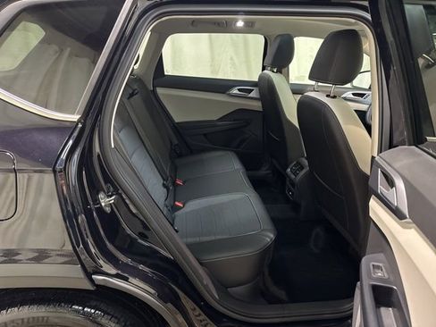 Certified 2025 Volkswagen Taos SE w/ Panoramic Sunroof Package image 33