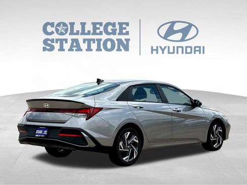 Used 2025 Hyundai Elantra Sport FWD image 10