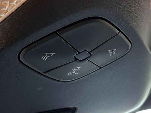Used 2022 Toyota C-HR XLE FWD image 26