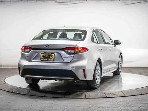 Certified 2022 Toyota Corolla LE image 5