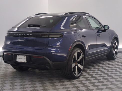 Certified 2025 Porsche Macan 4 Electric AWD/4WD image 9