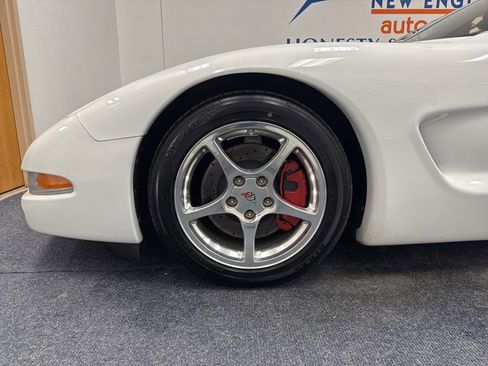 Used 2000 Chevrolet Corvette Coupe w/ Roof Pkg image 19