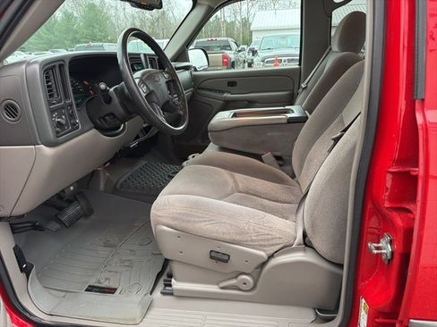 Used 2005 Chevrolet Avalanche LS image 2