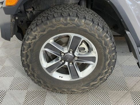 Used 2018 Jeep Wrangler Unlimited Sahara w/ Cold Weather Group image 8